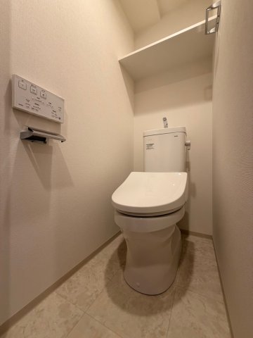トイレ　※居室内の写真は反転タイプのものになります※