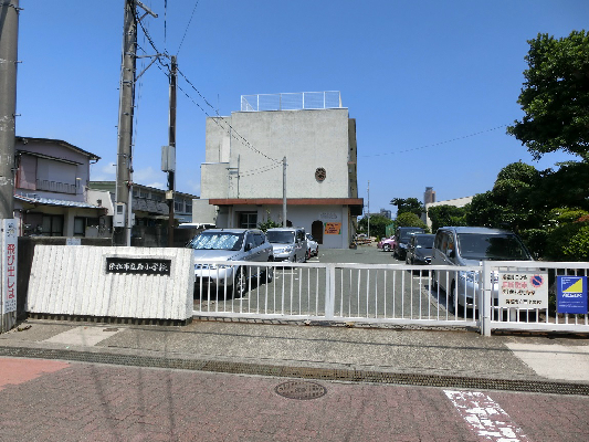 小学校　浜松市立西小学校（小学校）まで520m