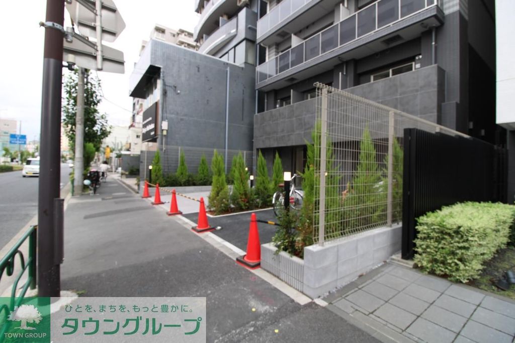 エントランス　駐車場