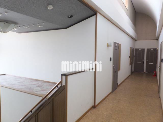 その他共有部分　共用廊下は屋内で落ち着いた雰囲気です