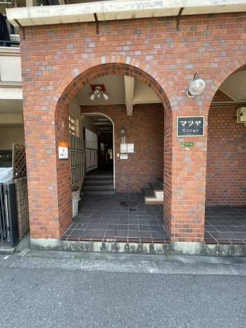 エントランス　落ち着いたエントランスです