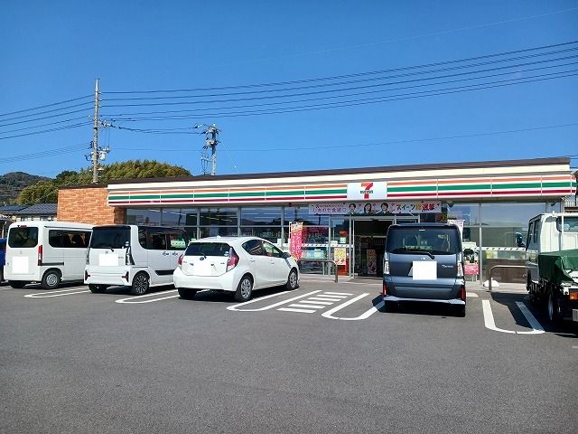 コンビニ　セブンイレブン光市中央２丁目店（コンビニ）まで300m