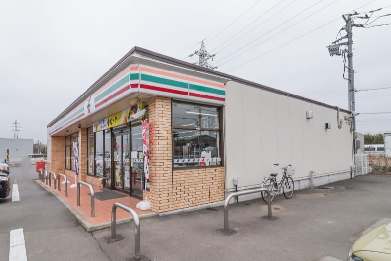 コンビニ　セブンイレブン 伊勢崎境平塚店（コンビニ）まで508m