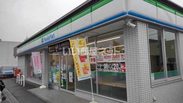 コンビニ　ファミリーマート 鈴鹿中江島町店（コンビニ）まで79m