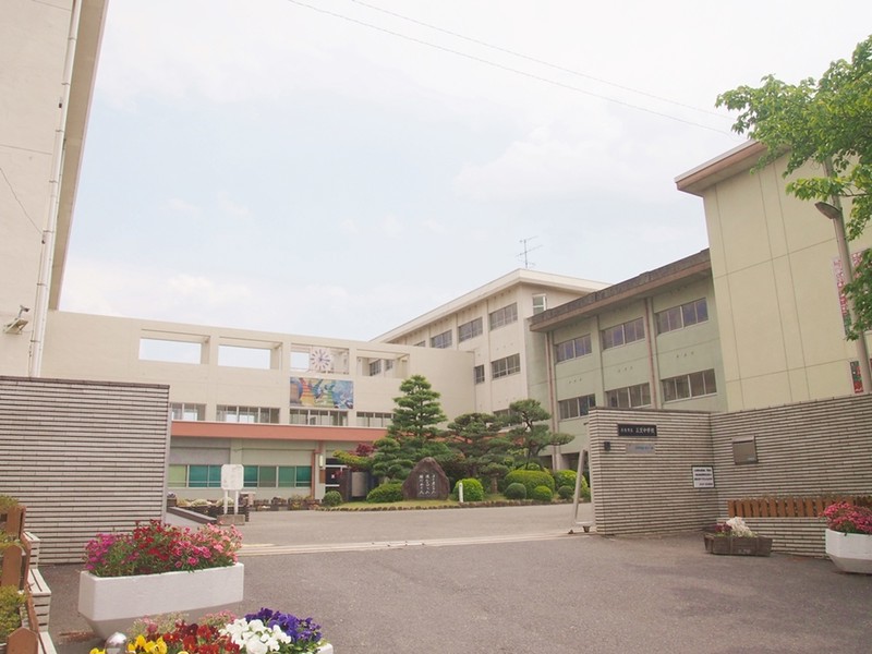 中学校　奈良市立三笠中学校（中学校）まで1996m