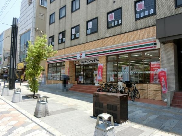 コンビニ　セブンイレブン奈良三条町店（コンビニ）まで240m