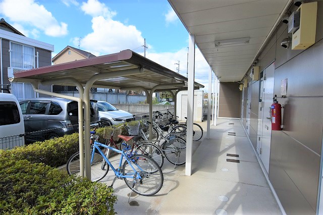 その他　屋根付駐輪場（※無料）