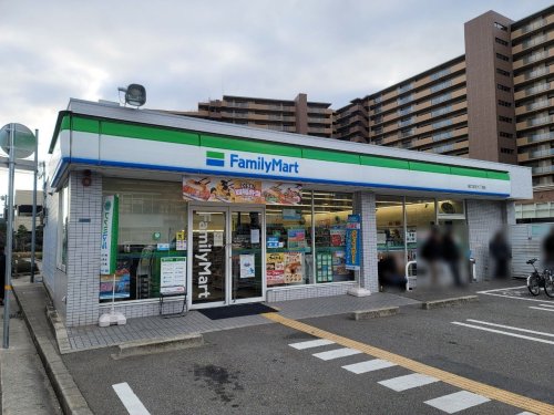 コンビニ　ファミリーマート塚口本町六丁目店（コンビニ）まで553m