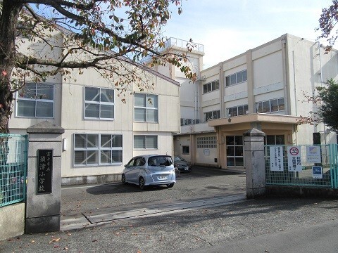 小学校　富士市立須津小学校（小学校）まで1004m