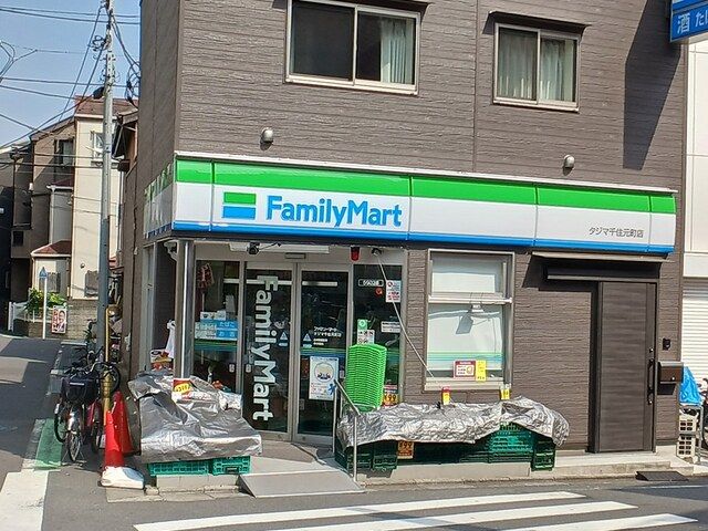 コンビニ　ファミリーマート（コンビニ）まで137m