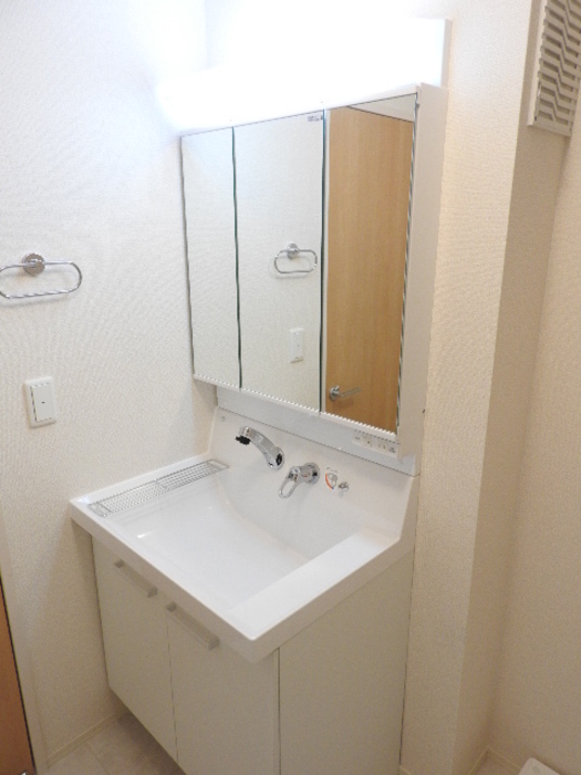 洗面設備　使いやすい洗面所です