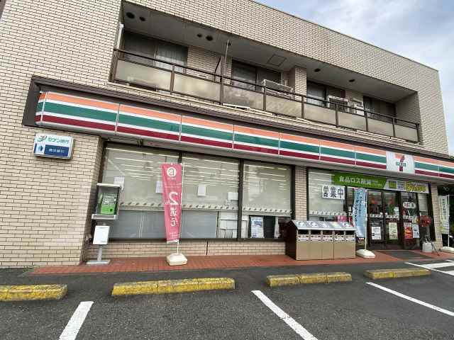 コンビニ　セブンイレブン（コンビニ）まで561m