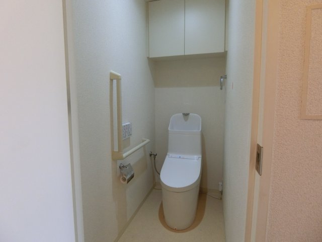 トイレ　他のお部屋の参考写真となります。