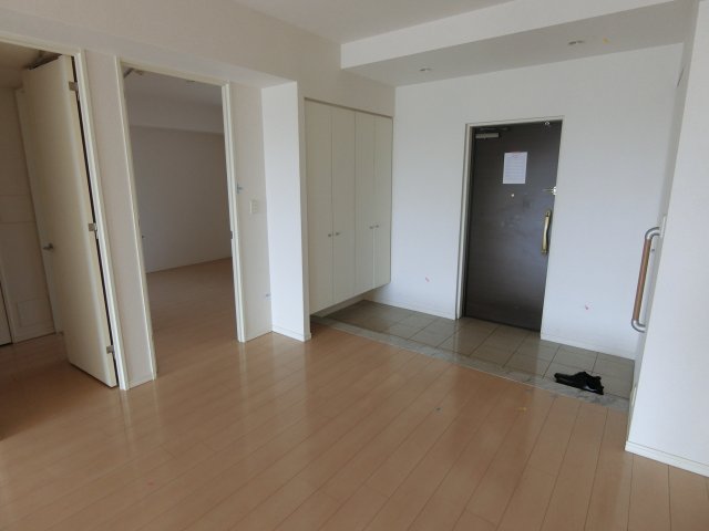 玄関　他のお部屋の参考写真となります。