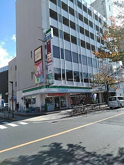 コンビニ　ファミリーマート聖蹟桜ヶ丘店（コンビニ）まで128m
