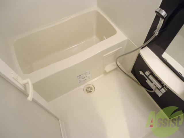 バス・シャワールーム　綺麗でゆったりとした浴槽で一日の疲れを癒してください。