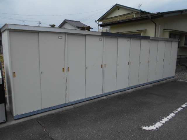 その他設備　各戸個別の屋外物置完備（冬用タイヤ等収納可能）