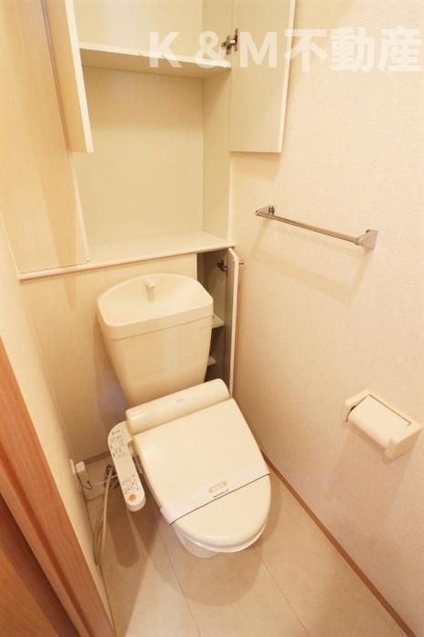 トイレ　落ち着いた色調のトイレです ※同タイプのお部屋の写真です
