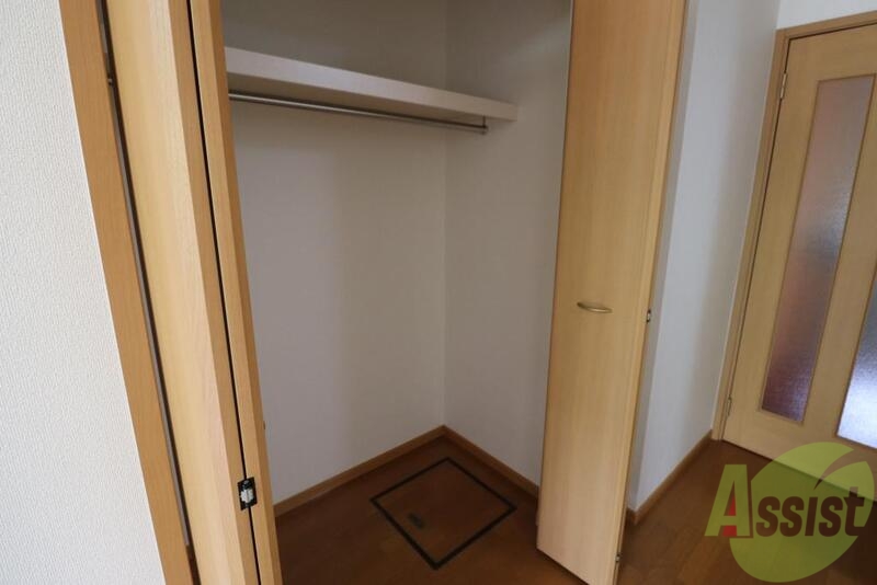 収納　しっかり収納もついています、ロングコートもラクラク収納