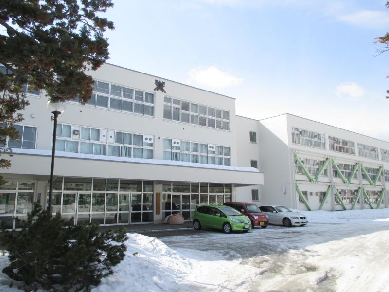 小学校　札幌市立幌西小学校（小学校）まで798m