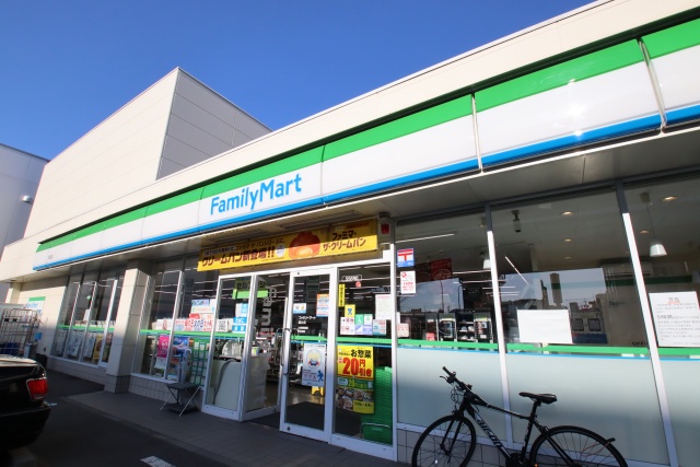 コンビニ　ファミリーマート　高辻店（コンビニ）まで400m