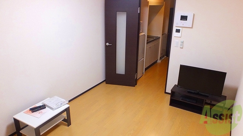その他設備　備え付き家具付き（テーブル・テレビ台）