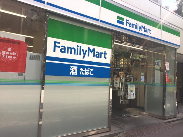 コンビニ　ファミリーマート新宿七丁目店（コンビニ）まで210m
