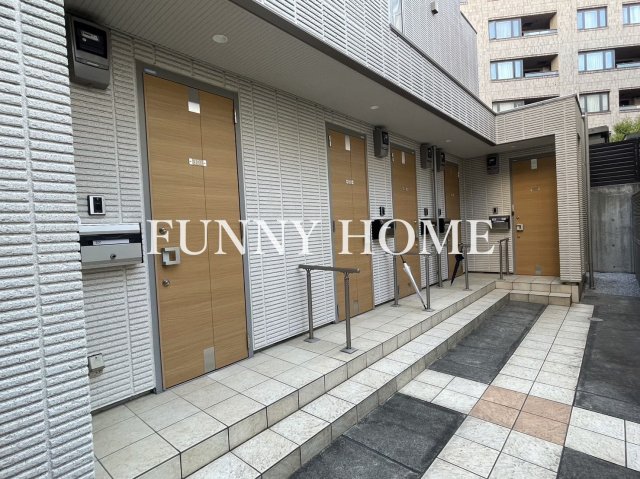 ロビー　各部屋にポストもついてます♪