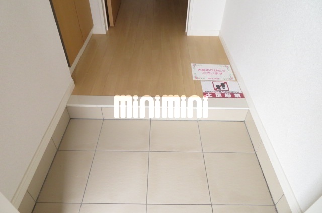 玄関　玄関からの様子です。