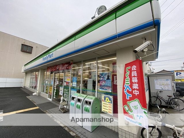 コンビニ　ファミリーマート（コンビニ）まで893m