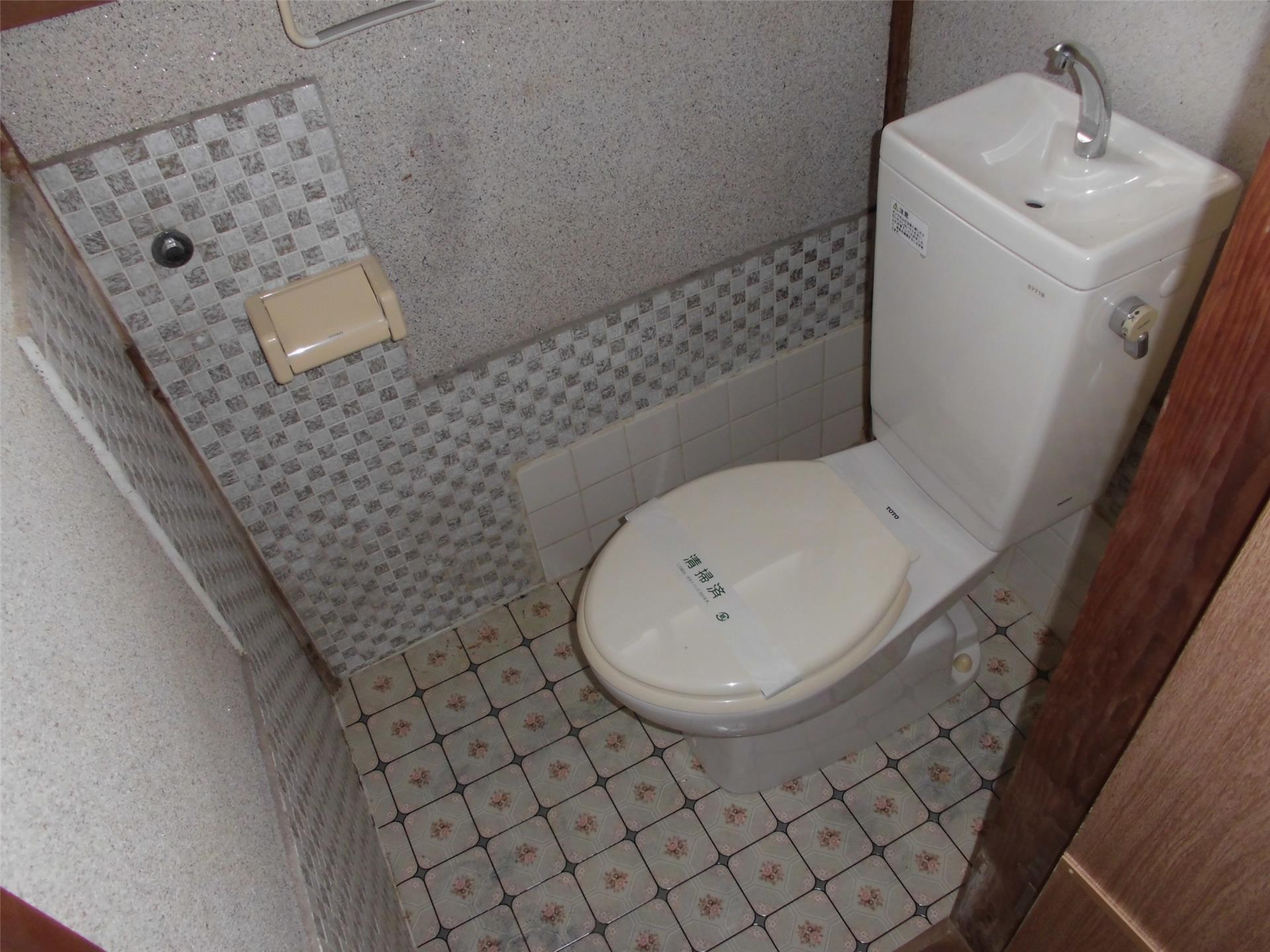 ＪＲ山陽本線 安芸中野駅 徒歩4分 1階建 築51年のトイレ写真