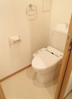 トイレ　弊社は全物件が仲介手数料半月分+税でご紹介可能です。