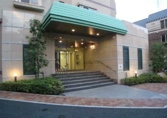 エントランス　弊社は全物件が仲介手数料半月分+税でご紹介可能です。