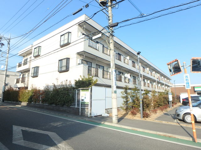 建物外観　★鉄骨造３階建て★