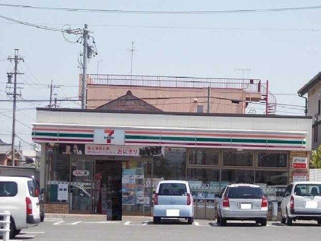 コンビニ　セブンイレブン（コンビニ）まで300m