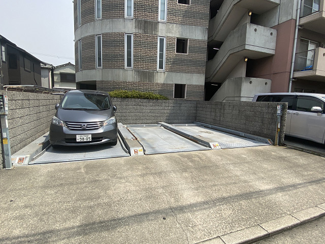 駐車場　車をお持ちの方に嬉しい駐車場付きの物件です