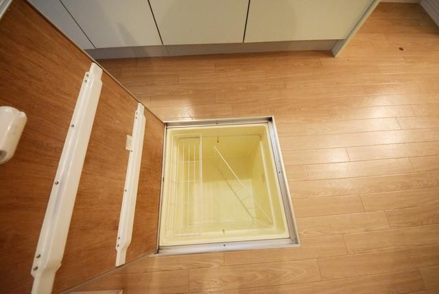 その他設備　★床下収納庫です★