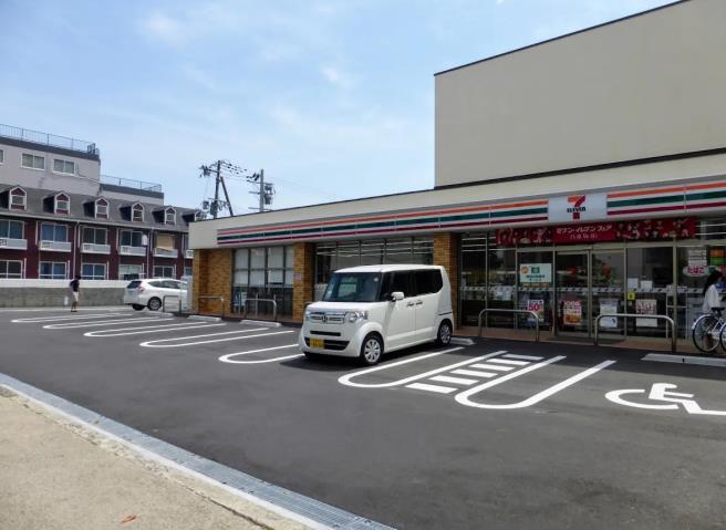 コンビニ　セブンイレブン（コンビニ）まで542m