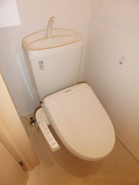 トイレ　ウォシュレット付きのトイレ。