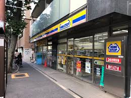 コンビニ　ミニストップ 四谷3丁目店（コンビニ）まで412m