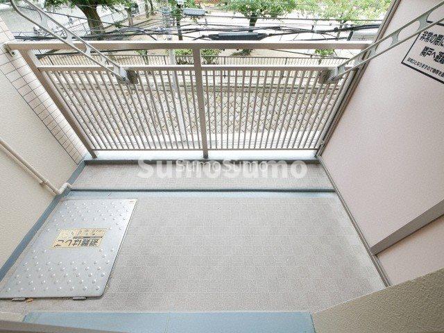 バルコニー　外からの目が気にならないバルコニーで洗濯物が干せます