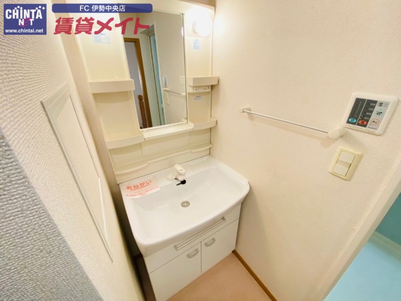 洗面設備　同型タイプの写真です