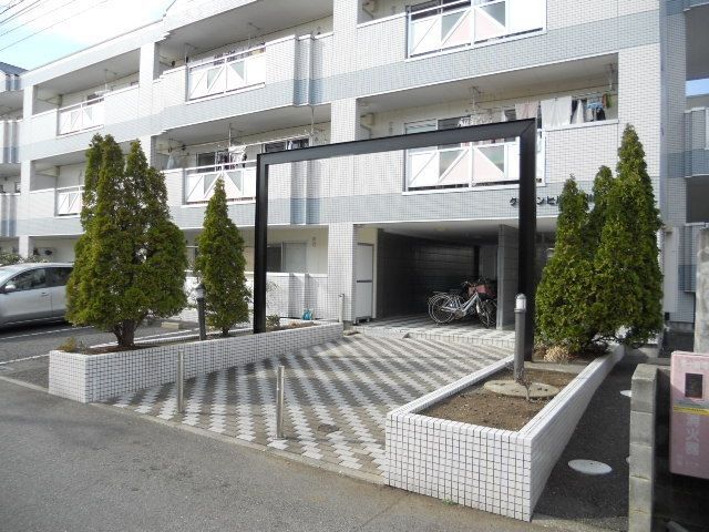 エントランス　★ペット飼育可！閑静で住環境・日当たり良好！南向き★