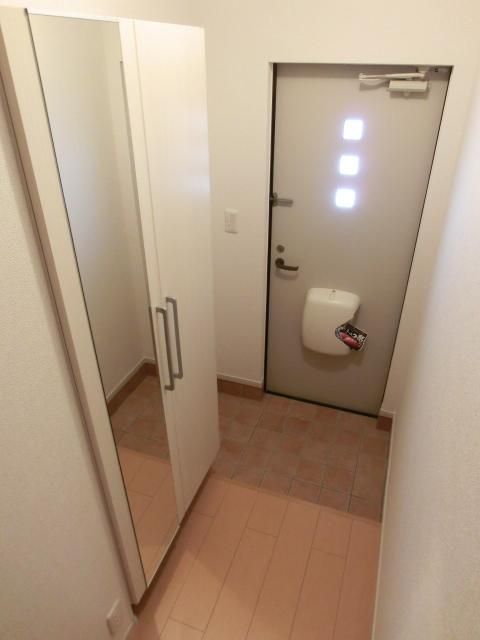 玄関　※別号室参考写真です