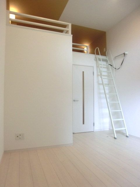 その他部屋・スペース　ロフトへの階段です
