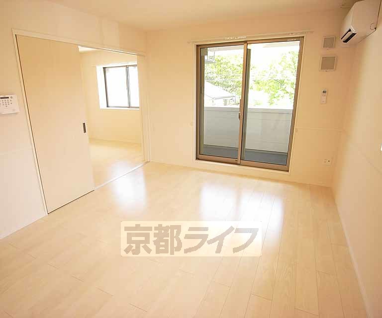 居室・リビング　明るいリビングです。