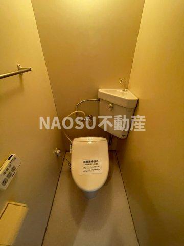 トイレ　落ち着いた色調のトイレです