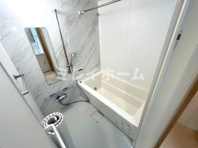バス・シャワールーム　同建物内、別のお部屋の参考写真になります。