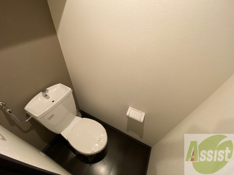 トイレ　こちらはトイレです。清潔感があり、安心して使用できます。