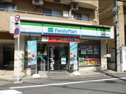 コンビニ　ファミリーマート南烏山五丁目店（コンビニ）まで157m
